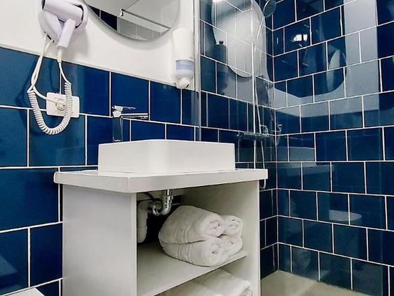 475340A5025F6AF50BCCFCA0BBB855D2