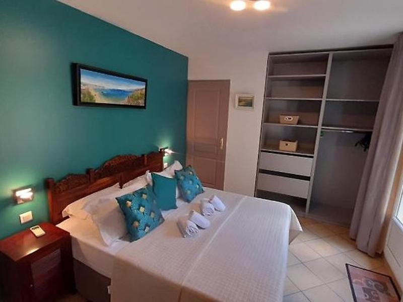 F3848BA8D43F2A53D9F9B9F875D52C00