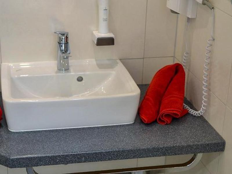 8FF4949CE74289F70C8049E728812F03