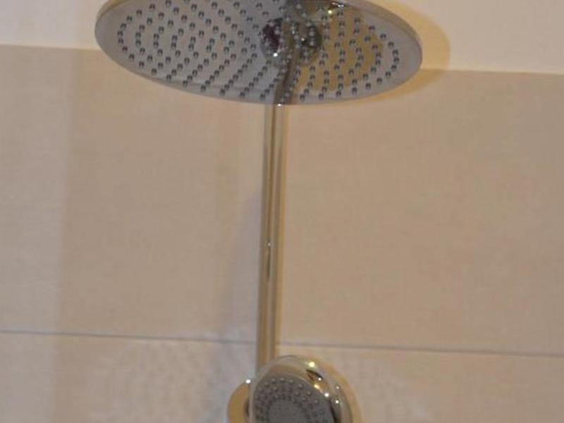 E3B512639854EF5F32D7253072D4043F