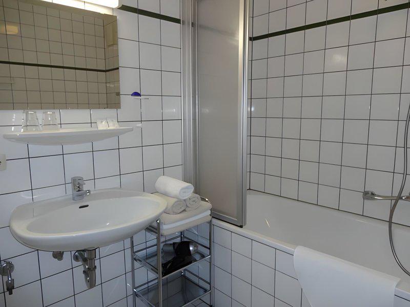 E0E74D662F58E5996E4568D6612F18AE