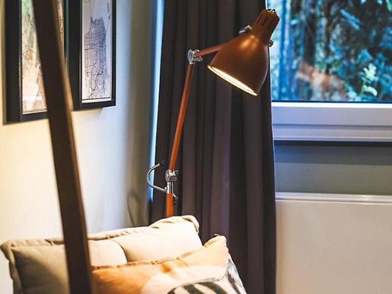 E6EEEBE27BD689939F0A2BC81A1831E8