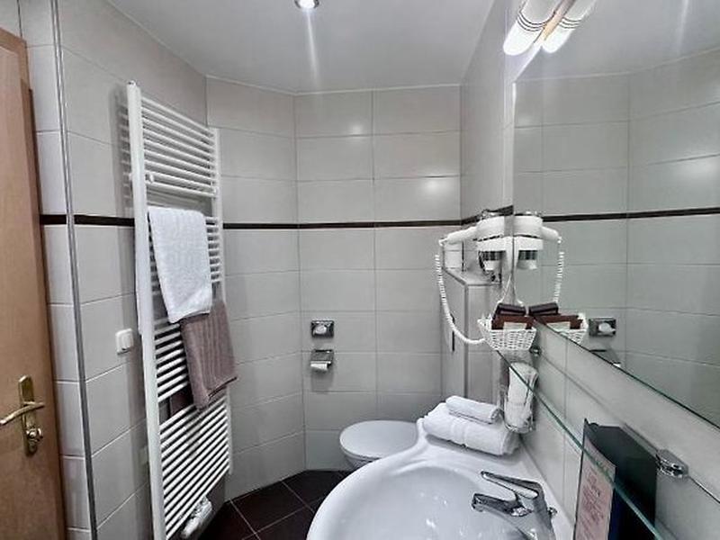 6B2EC2C6D62F390C8D304A2EA6882D28