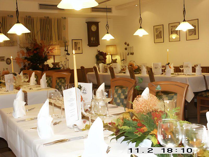 A3B8C7BBB8E977A86A58980D88565627