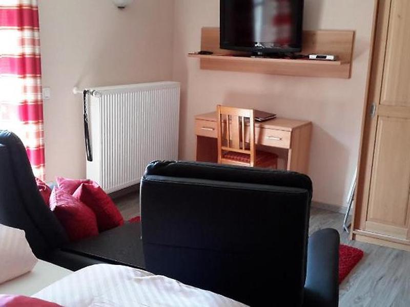 070FBBA6E3E948F09342459C98176C2E