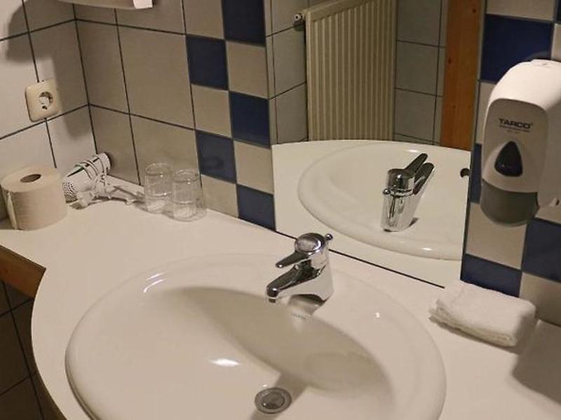 2E19AD88A1E2DB857A06490BBF21DF51