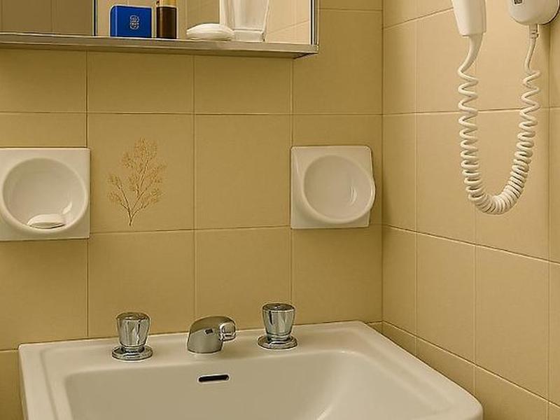 22658CA3CCA49F211CA1853783B42272