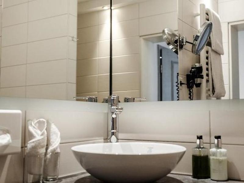 E8EE6C50F6FB8A28C4C4F567E8E8E867