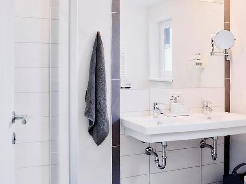 BAFFA8CE445370D57D0363C5D72F182B