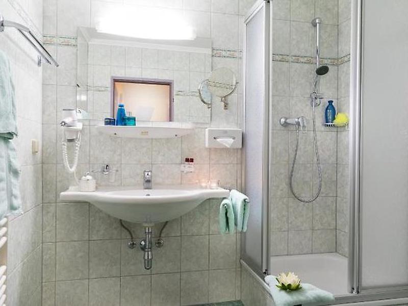 F489530F3E6F7C0DF677BEBE2D872E1B