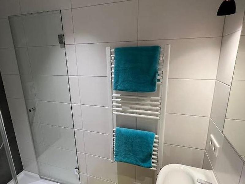 B6EEE5DAC2714E914213E96F1182E67D