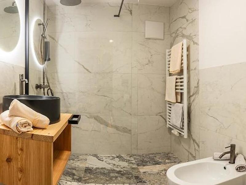 EFAEE035D7156C632D25AA6FBF924438