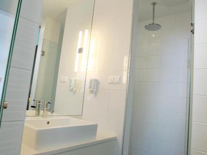 289F8C07BC254429F4335C5AFF0A4852