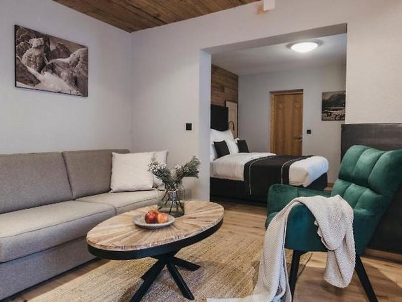 66FC863FEF0C76B790BFC7DD17168E33