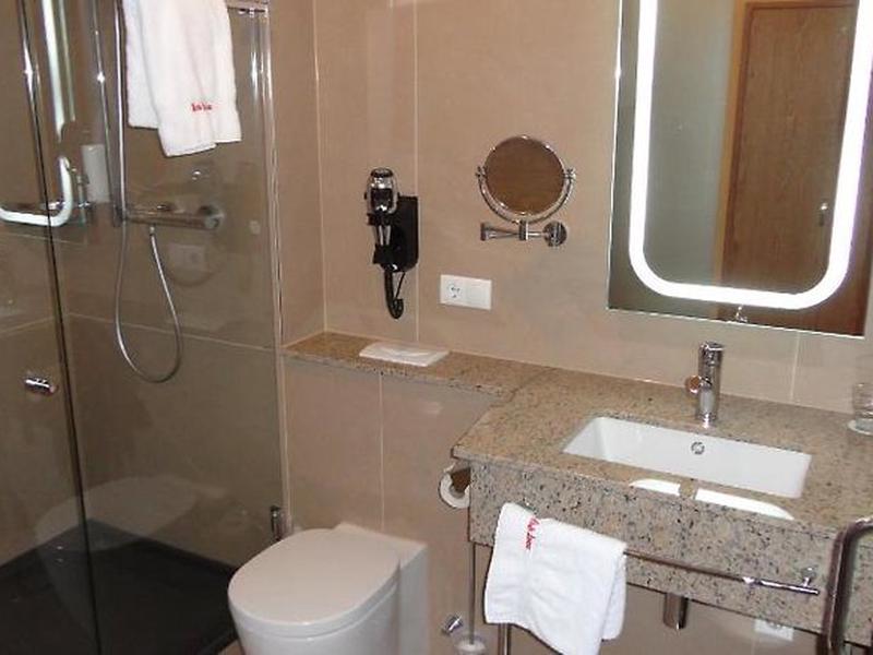 AD4C84A501309CE0F7D1777354ACBAB7