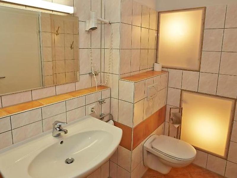 0A4FD7E76197E45629FFA87598ABECDB