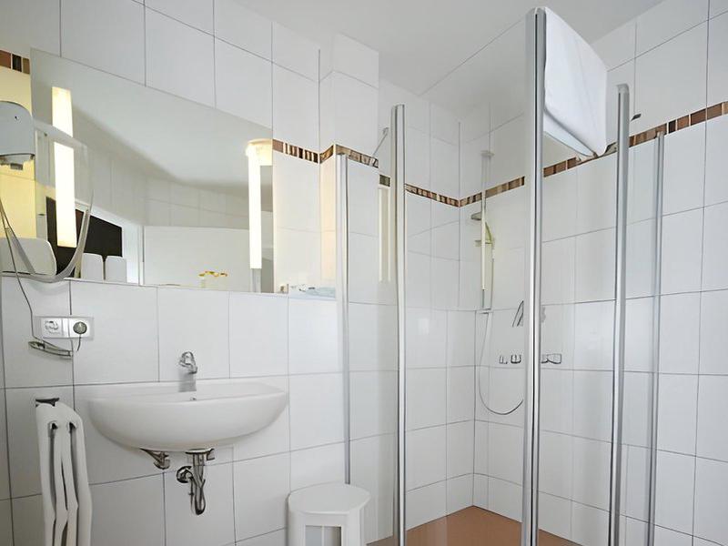 F82F308AB6FFBC97F6E5980D91D0803E