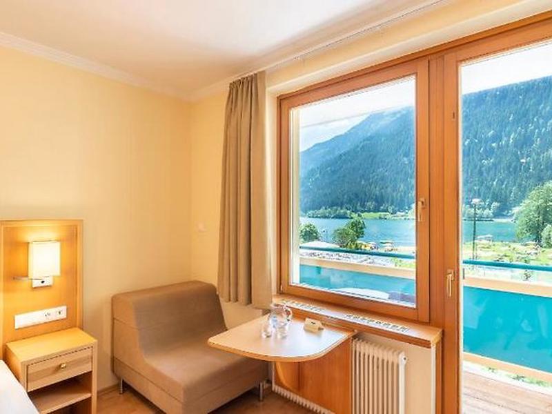 67F5D61645684B8271583B937E2209E2