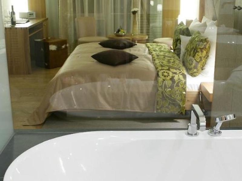 864A85B3B8E323BACBAD689F31F882FC