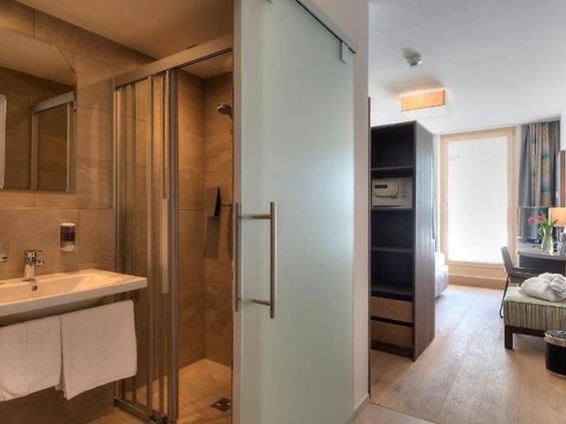 D7CE69BFA7A0E3D116A95B2B084E54FA