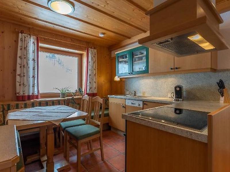 A6E9B586472B145DAD190A900A9ED579