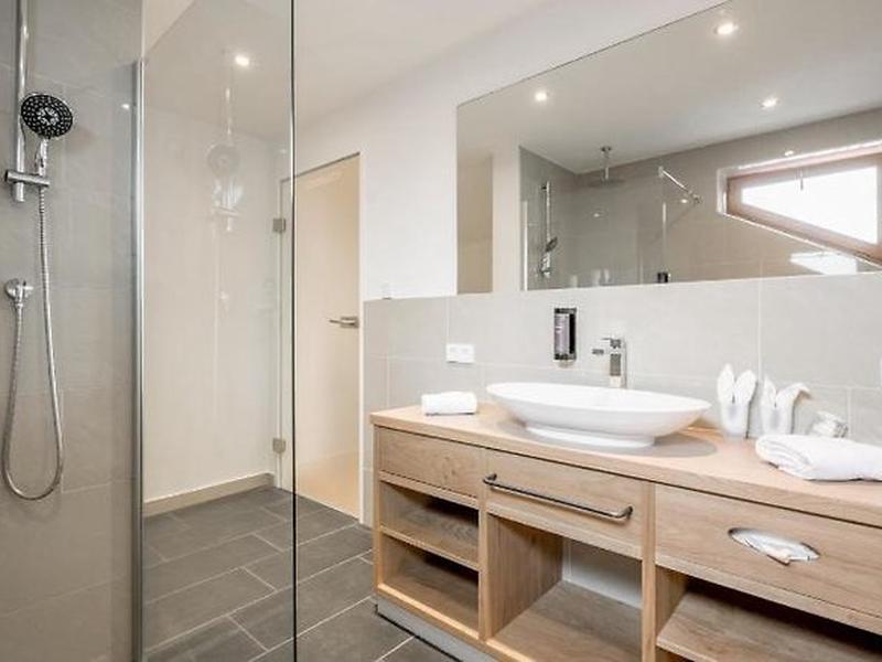 30E67DE39D1A1C40CF5A179F92251F62