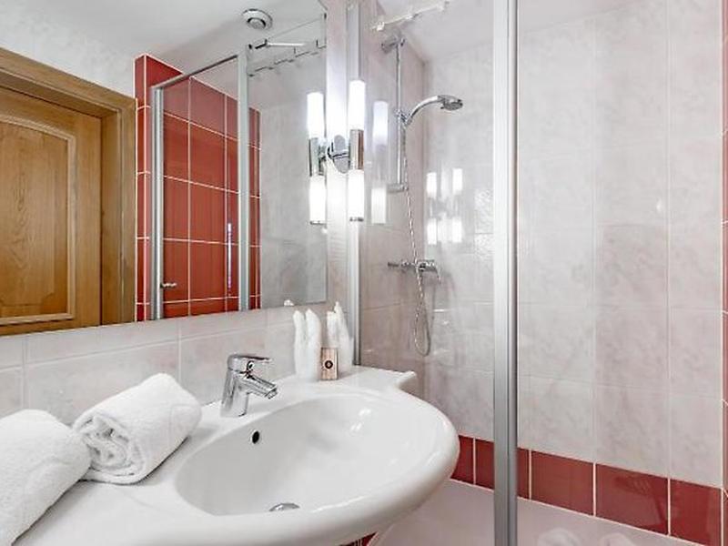 244ACCCB9C2E47872E8FDFBAAF10514E