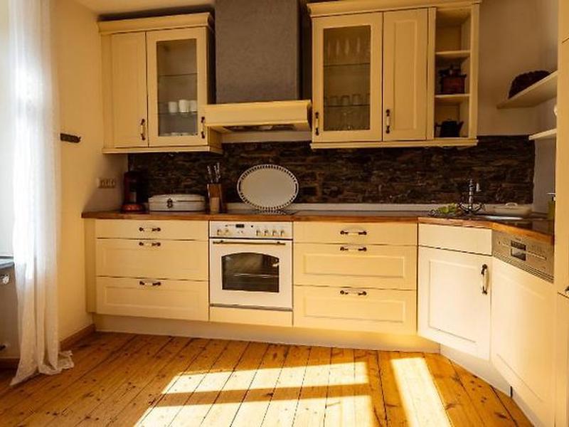 F94155F7F3165FE95B0BE04F99EA8EDC