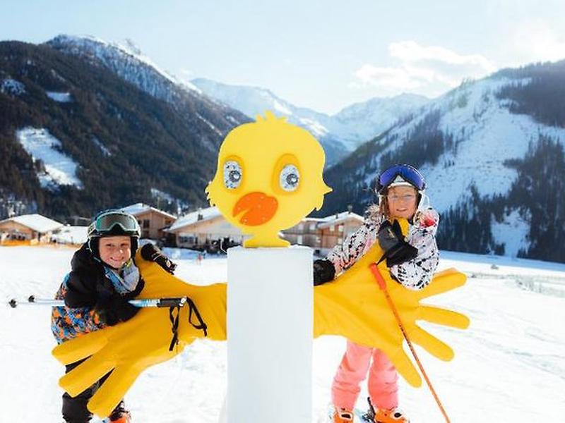 63A78B8BD7B9DE7CC776B2E79C2A5E12