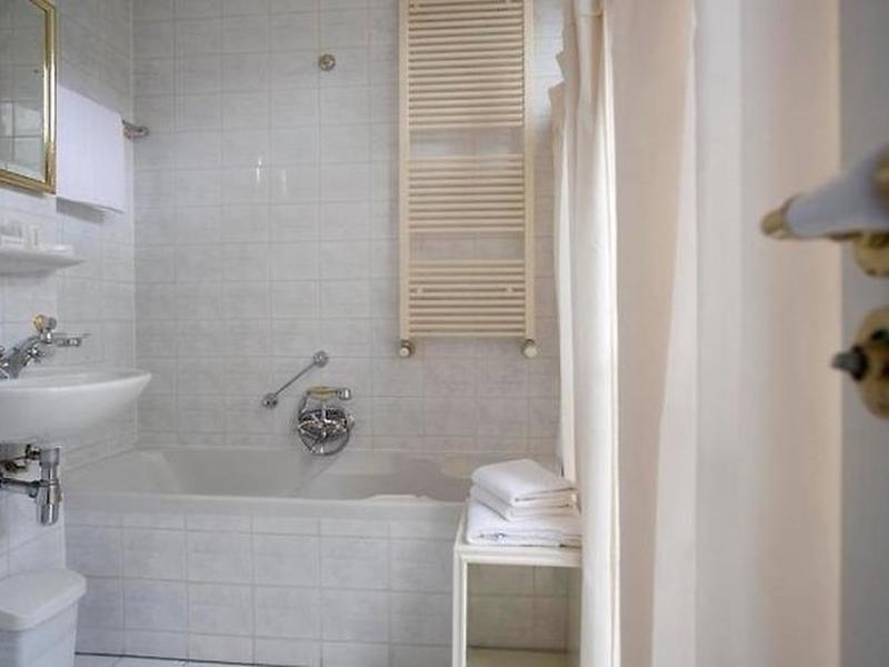 EFE859770876283FE5D363ECC7855F75