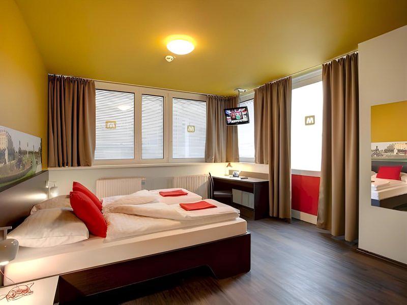 C80A4444F9D26AC6E4A0FBA84B7CC56E