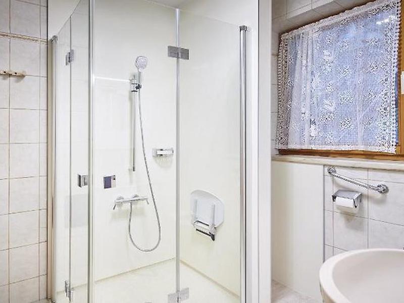 7E5BF6544ED8DF397DA8ACDDA230D31E