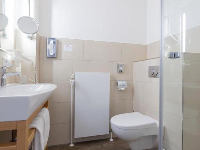 53F595BF2C0792E4A7585C80AD45F9CE