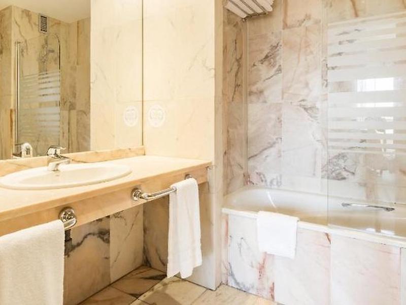 124BCF2CA1A03C9C15E05E2B76E6A8B8