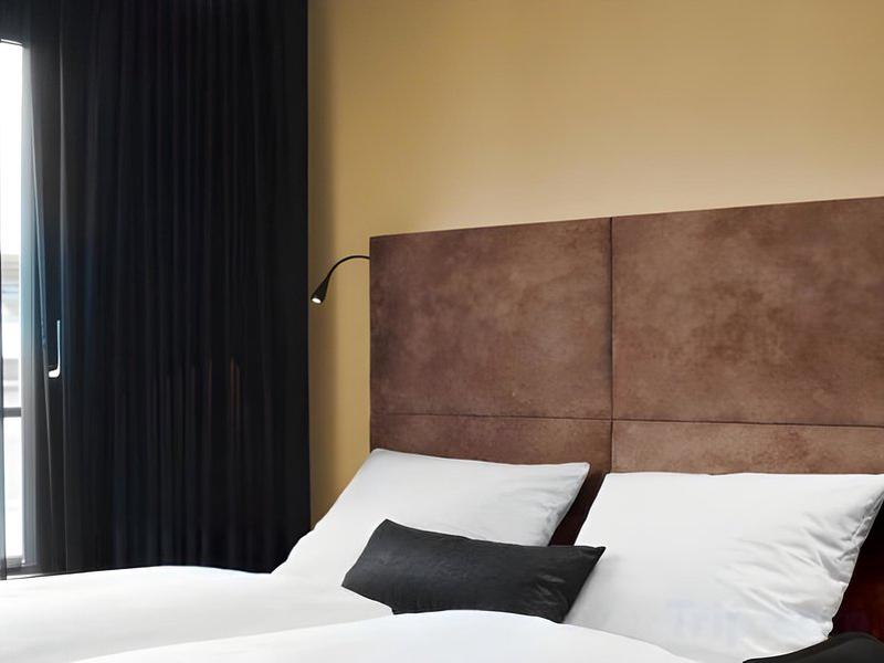 EB611DFBB32095018C12AE09AAA75F15