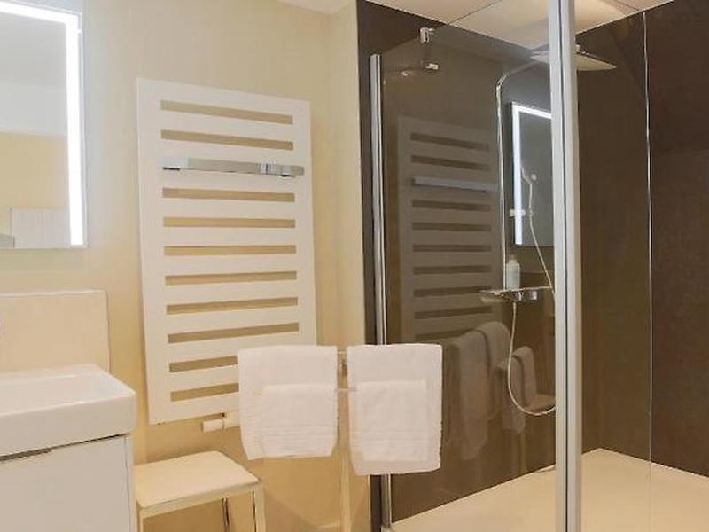 549AC36DC0EDC4F37E0ABB4376C47F5A