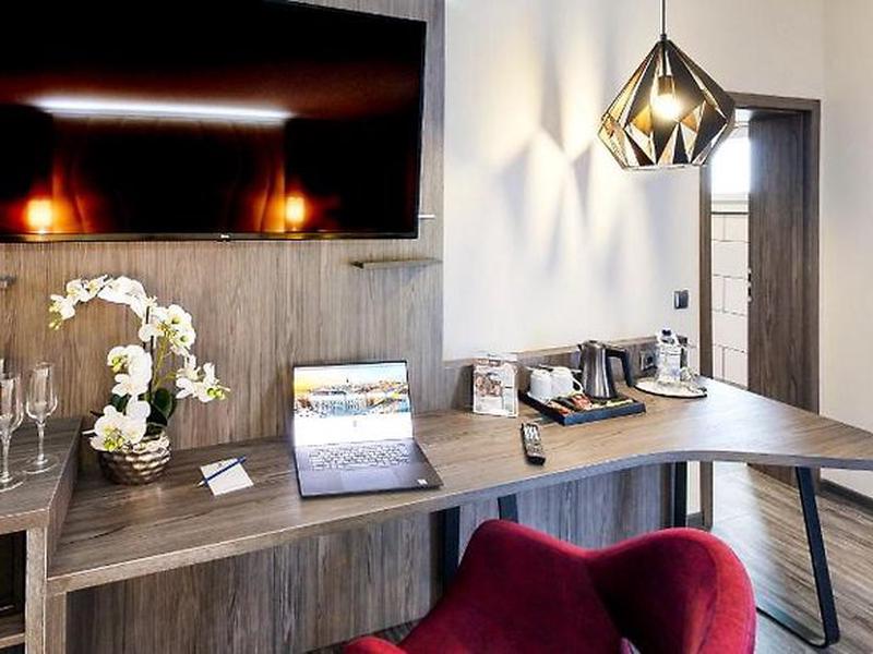 20D39BD75F492370316A95D93A8170D9