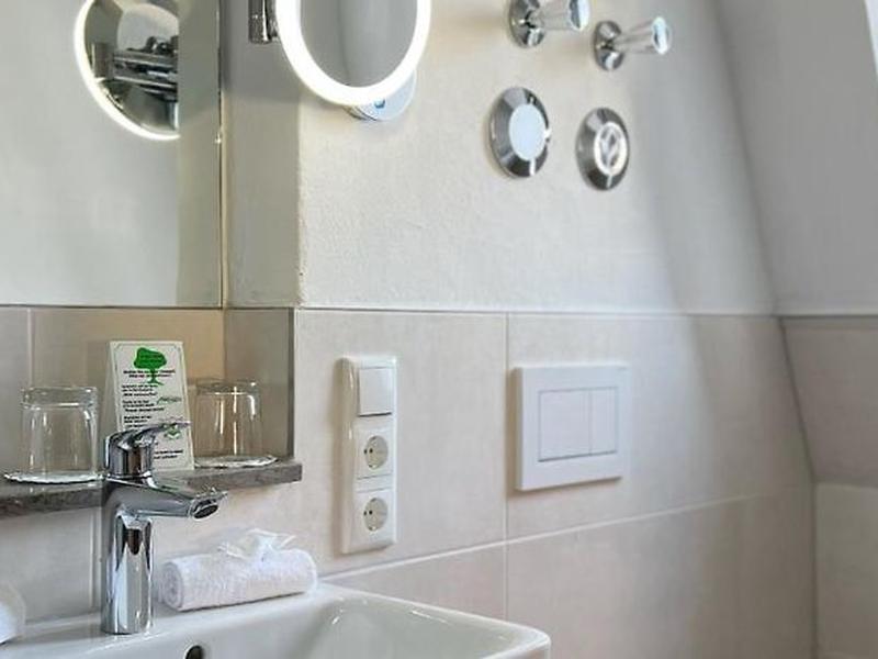 2422A7D4AA369C0DF9EC3BF11262F352