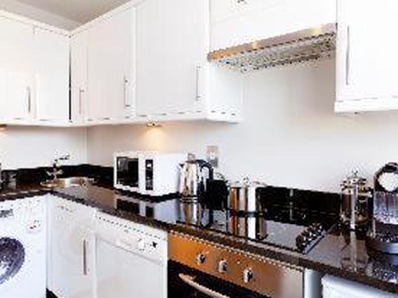 0E8DE122AF80BD46CB38A64C0620EB40