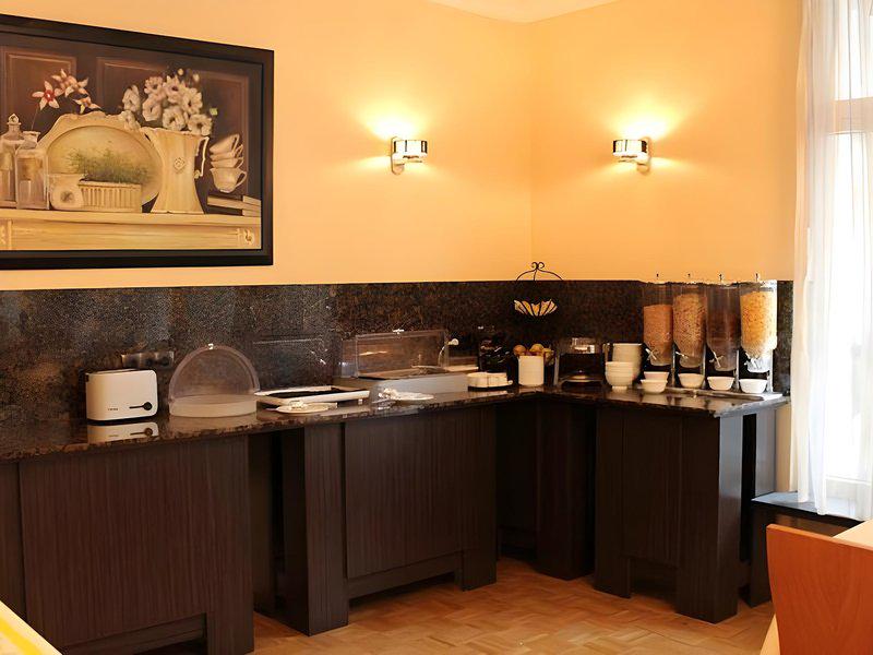 10D9B51B4C76F5BA8DC353F0C8263B57