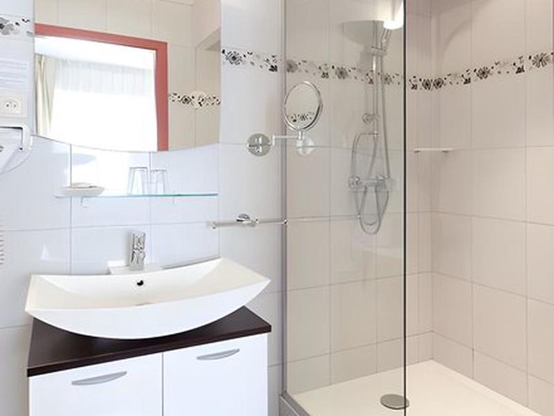 983FDC5A5436C2E5A65A90013E516F6B