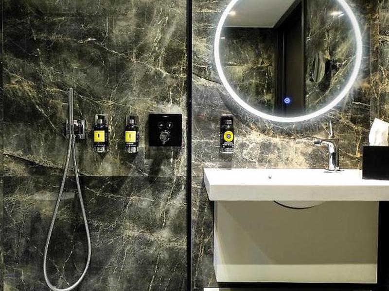 F4B0C2A3B8F8902E4AA68AA704B270D1