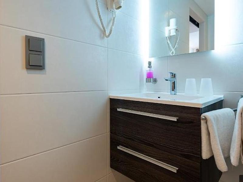 64D7A285DC064C89C22FB47857F0E9F8