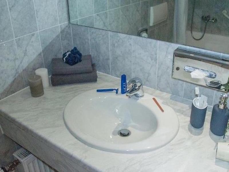 5E044EBAC9F4D9B3CC5AEC74280EE1B8