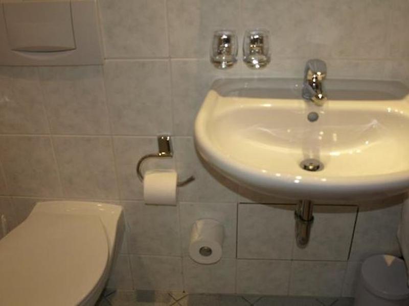 B4E1AB3386540F65129FC2C5D3FD4803