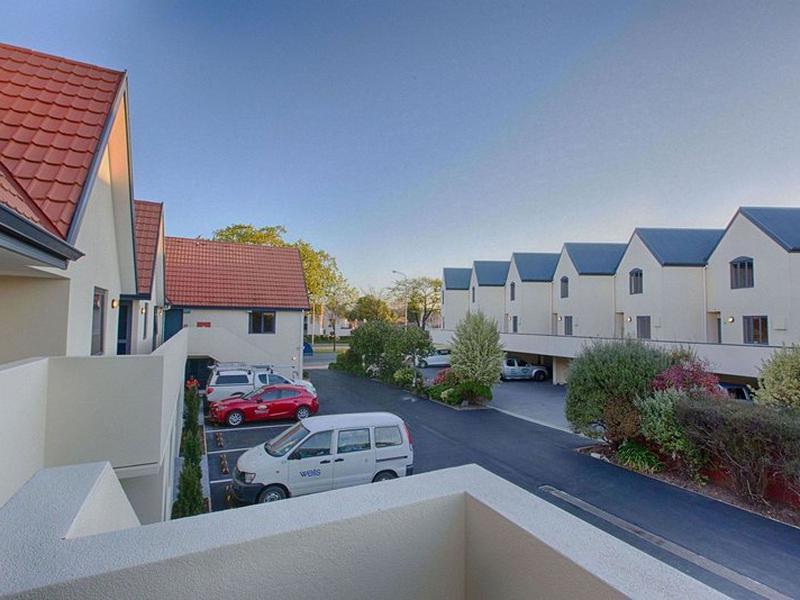 B0B7D4E4D725D701C90944AF709407F4