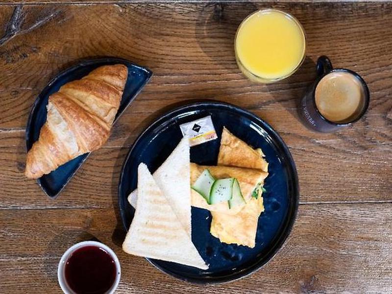 99E6B7661EA440429BB38B4165357EA3