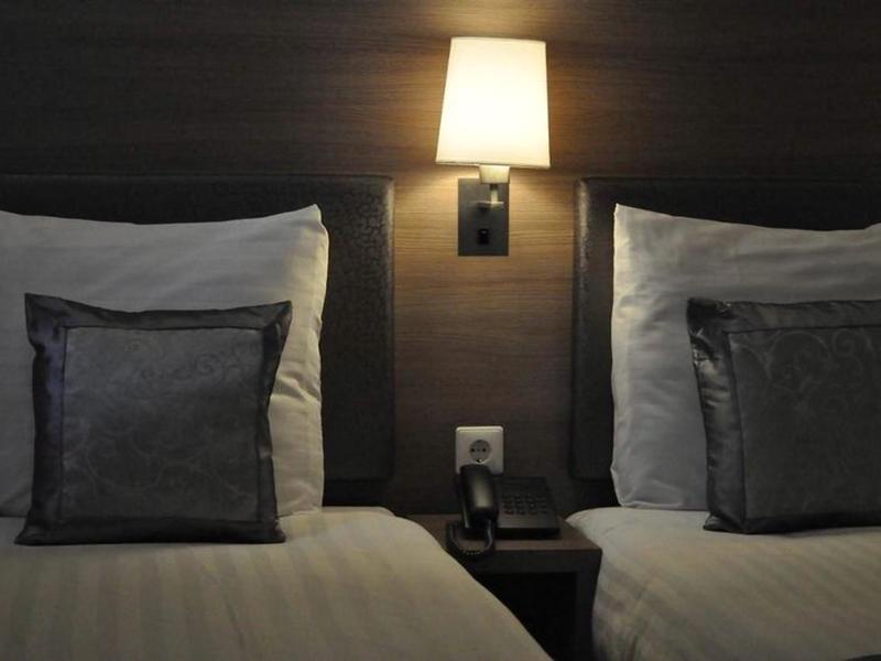 0DCE06EC8BE4A44888FDE3E29D357E57