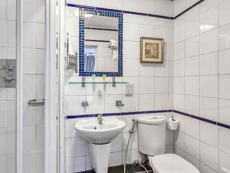 66C119DE7751BD2B824BC222E285DFB1