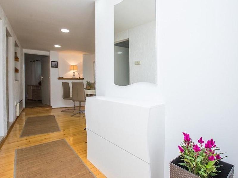 36B3A05D6DEF306C6A1024BB1CA66B2E